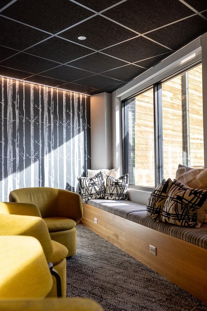 The Block Hotel & Commons