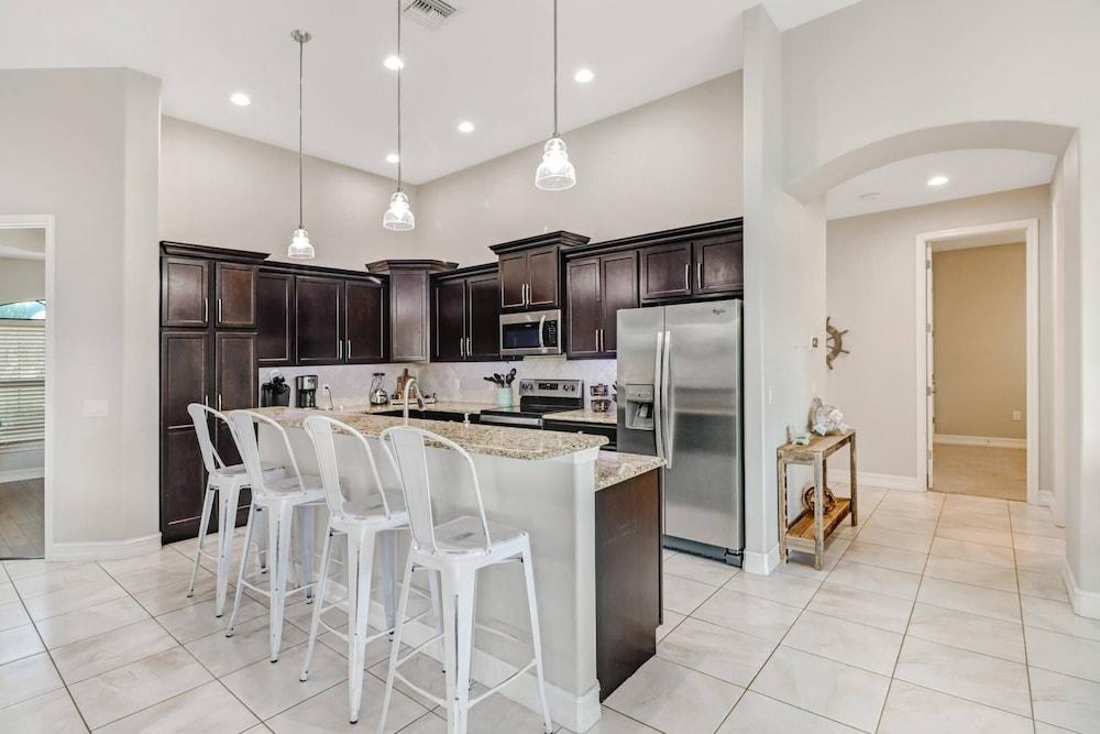 1732 Beach Parkway W