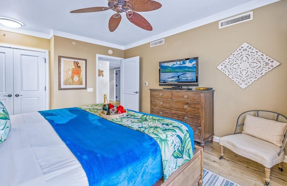 Honua Kai 215 2 Bedroom/2 Bath 2 Condo by RedAwning