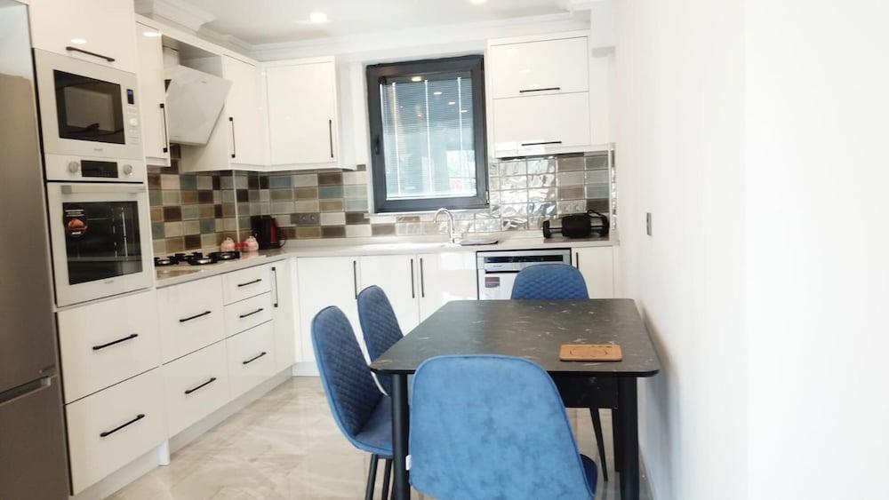 Stunning 4-bed Villa Grey 4 Bedrooms Private Pool