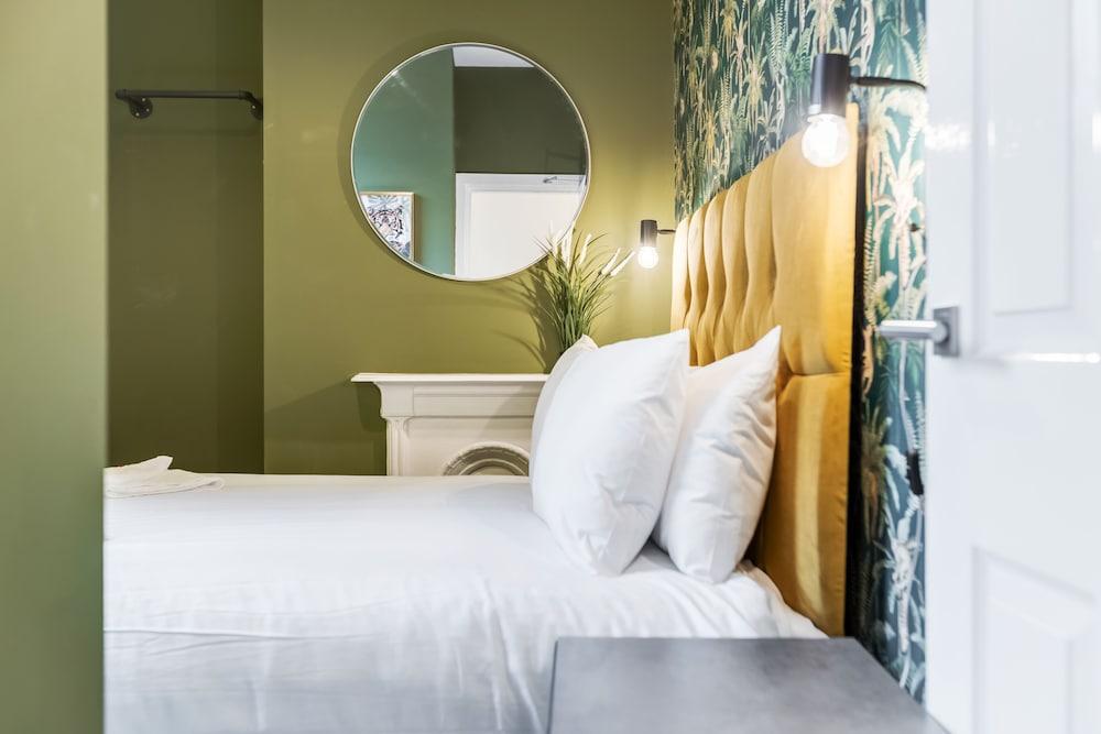 Queen Street Apartments by Sasco