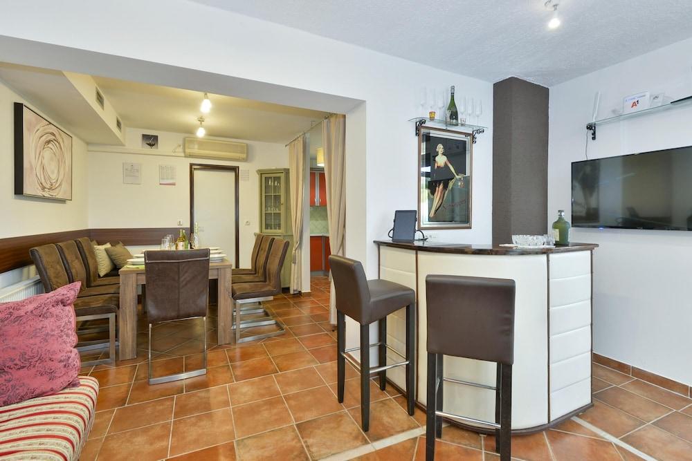 Twin Oasis Retreat With Pool & Spa