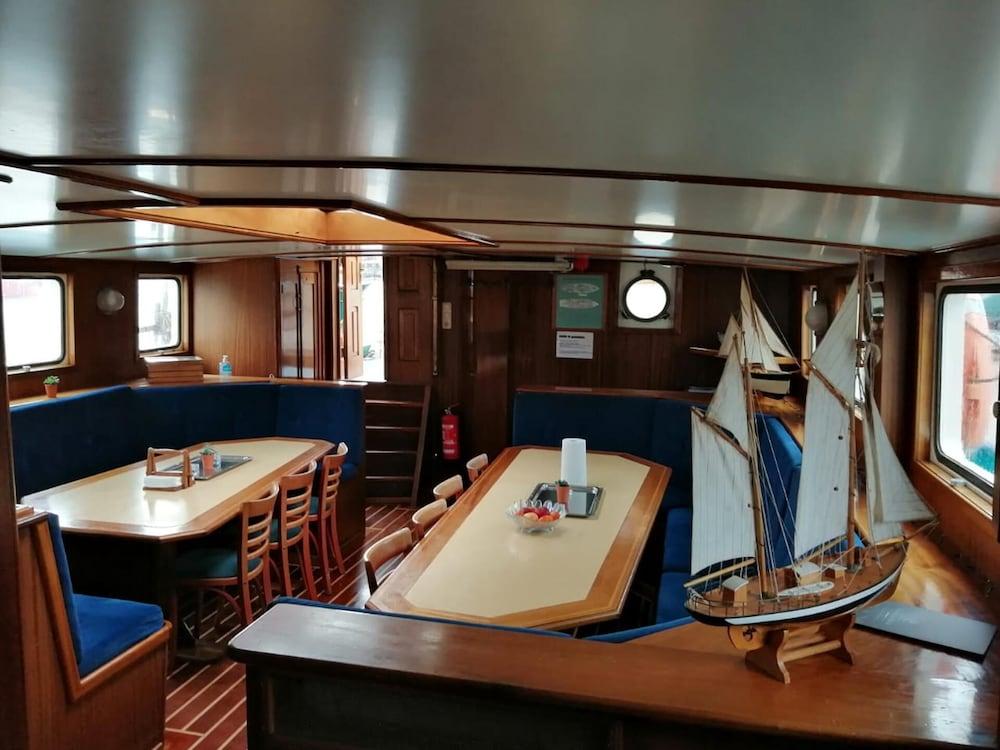 Immaculate 8-bed Cottage in Harlingen