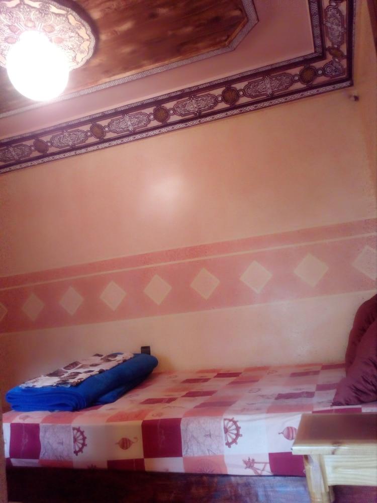 Room in Guest Room - Gîte Tawada - Happy Valley - Room for 4 People