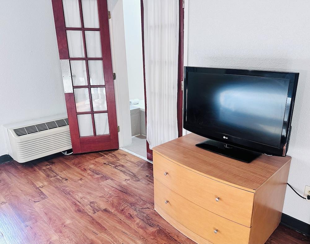 Studio 6 Savannah, GA - Gateway & I-95