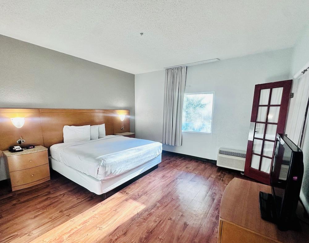 Studio 6 Savannah, GA - Gateway & I-95