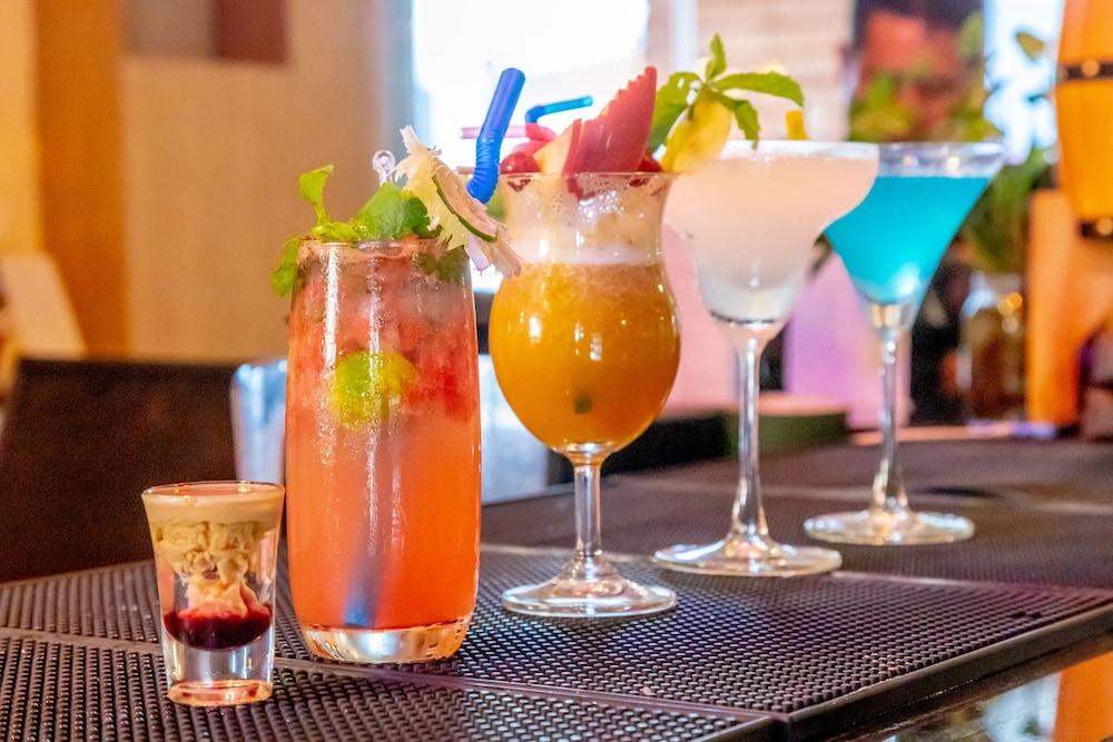 Chitwan Midtown Hotel