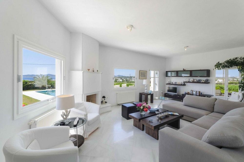 Villa Daria Close to Faragas Beach