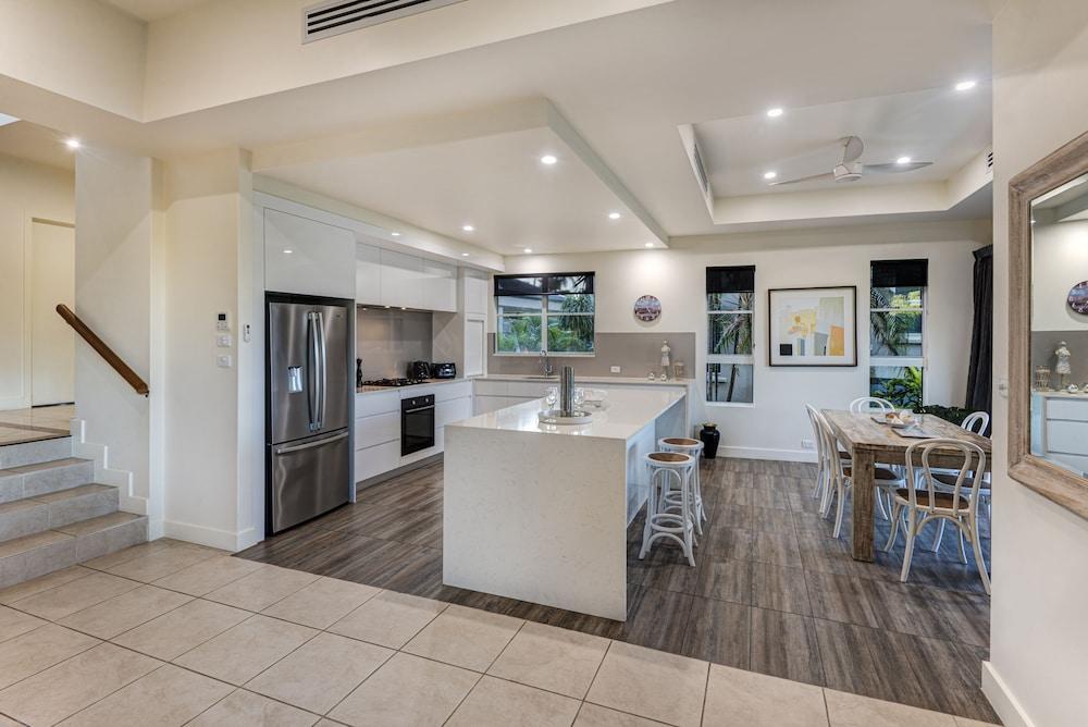 La Bella Waters 5 Oceanview BBQ Buggy