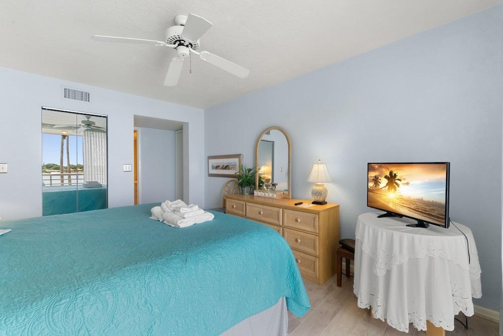 Bahia Vista by Distinctive Beach Rentals