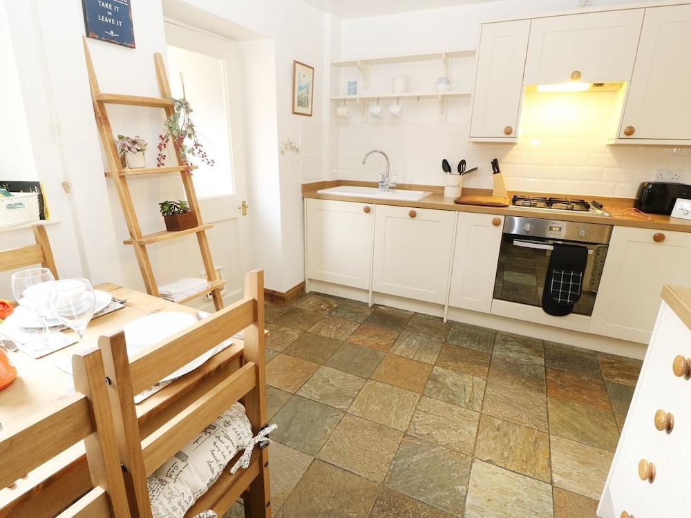 Robin Cottage - 2 The Meadows