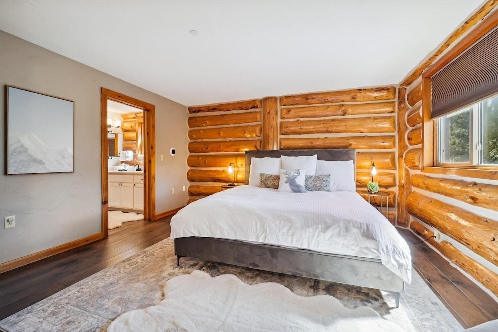 Modern Log Cabin 5 Bedroom Home by RedAwning