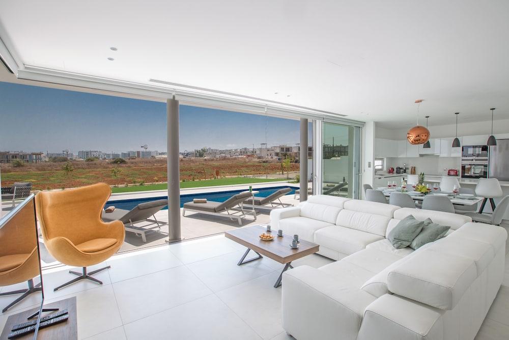 Protaras Holiday Villa Bp13