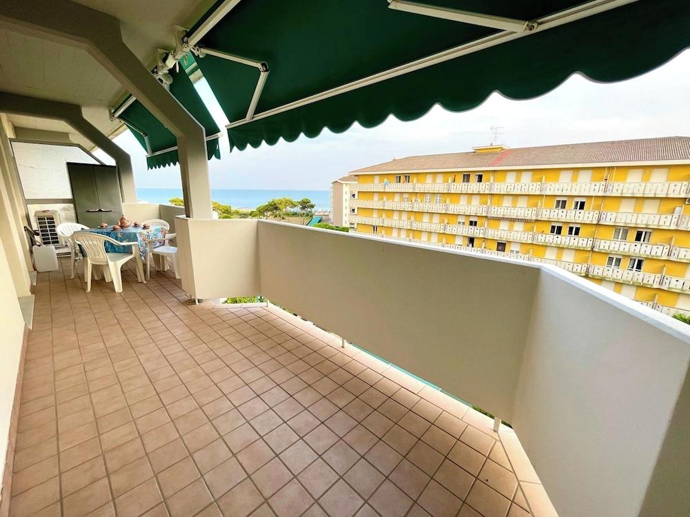 Colourful Flat With a Balcony
