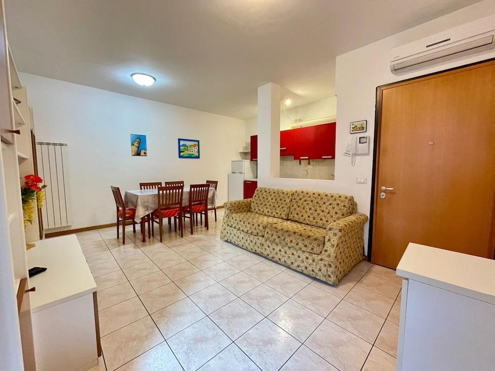 Comfortable Flat With Shared Pool