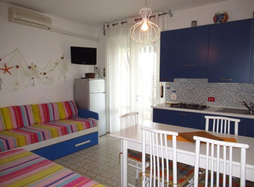 Colourful Studio With Shared Pool for 4 Guests
