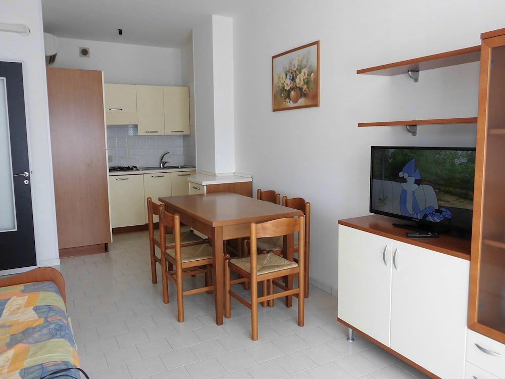 Serene Flat With Balcony and Pool - Beahost