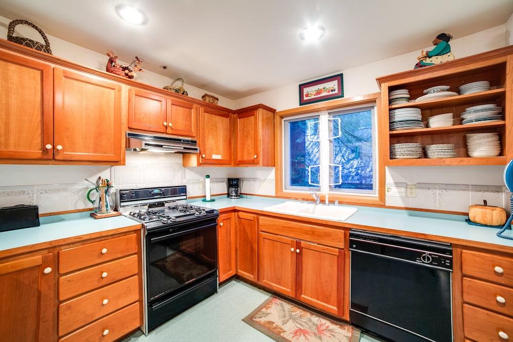 51SL - Ping Pong - Fireplace - D/W - W/D - Sleeps 8