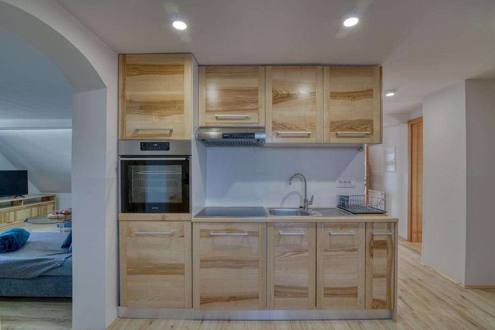 Farmhouse Raspberry Pool&wellness