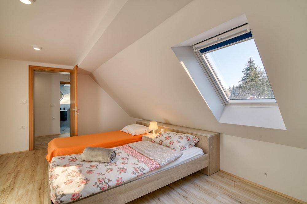 Farmhouse Raspberry Pool&wellness