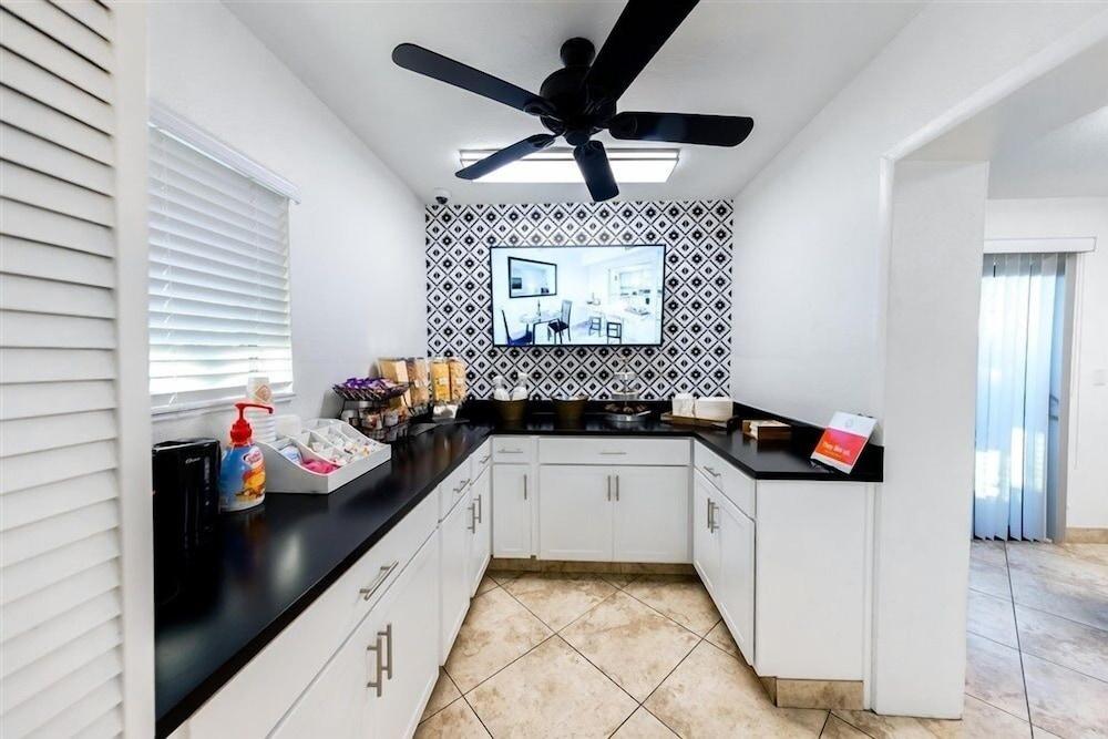 203 Fully Furnished with WiFi by RedAwning