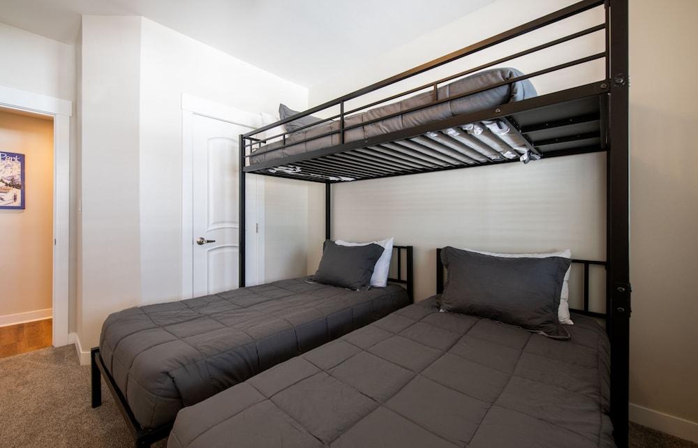 Fraser Crossing/Founders Pointe, Condo , Gondola Access (Select-Rated Condo 4654)