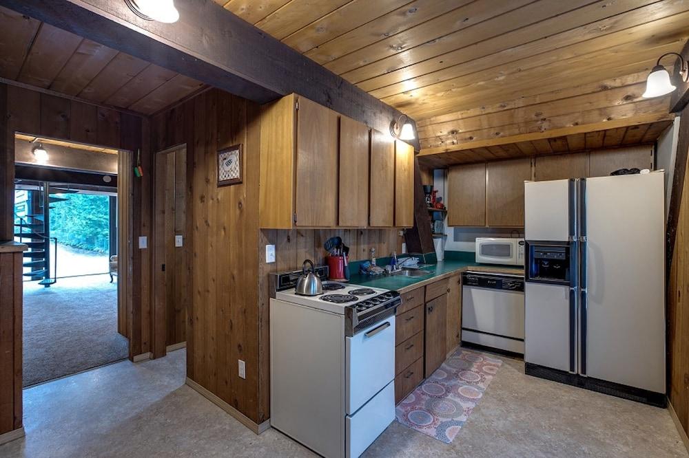 05MBH - Economical - WiFi - Pets Ok - F/P - D/W - Sleeps 2