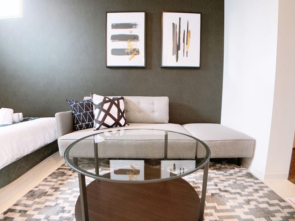 Bar & Hotel Colors Miyajima