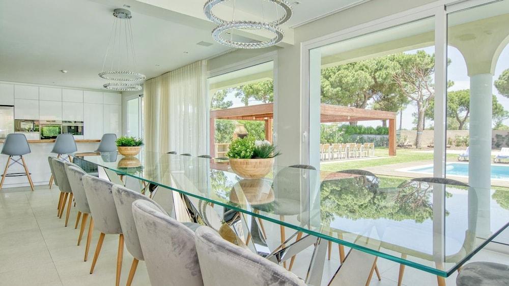 10 Bed Villa - Pool - Gym - Garden - Yacht Option