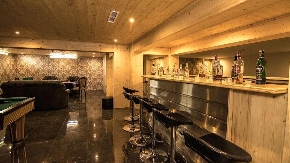 10 Bed Villa - Pool - Gym - Garden - Yacht Option