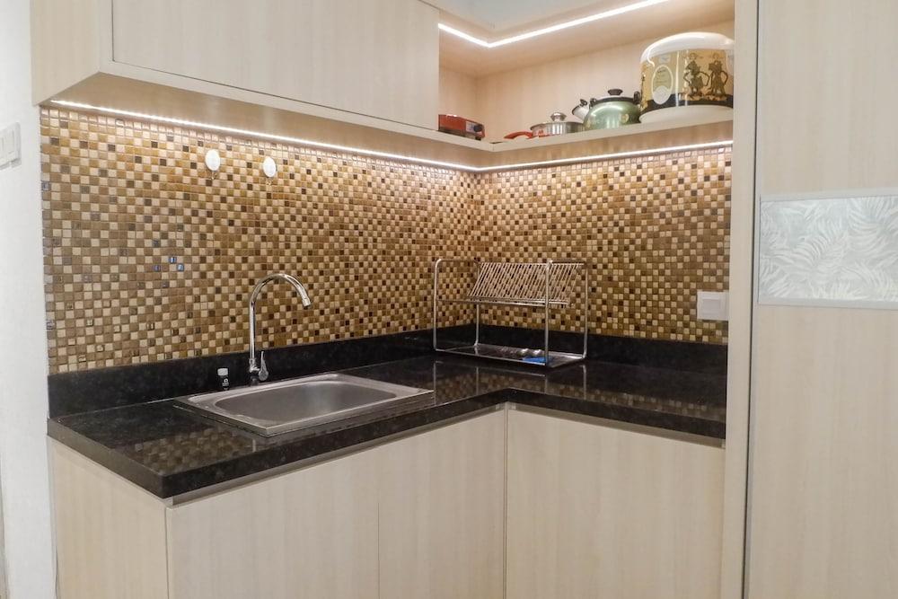 Modern Look Studio at Apartemen Superm