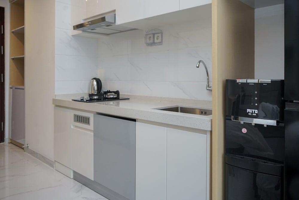 Fancy and Nice Studio at Sky House BSD Apartment