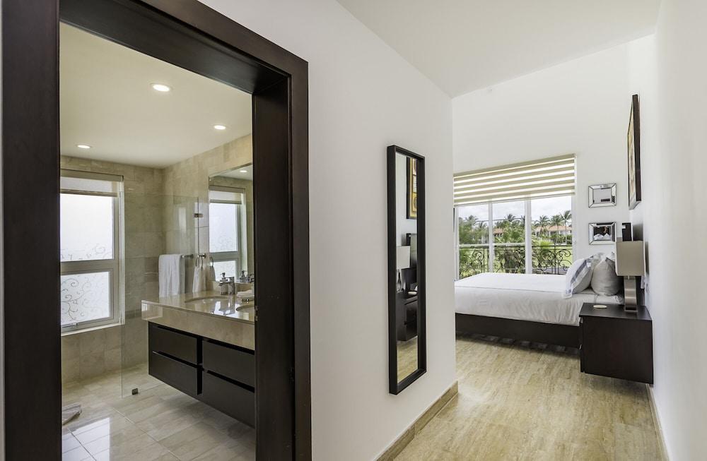 Amazing Private Villa with Chef & Maids