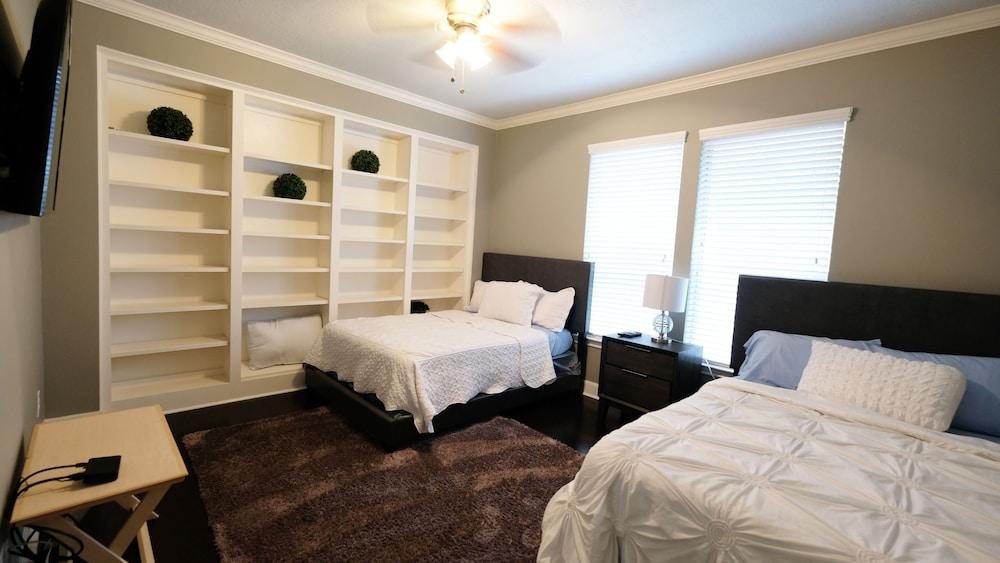 5Bdrm 3.5Bath 12Beds - HOME BIG AS TEXAS