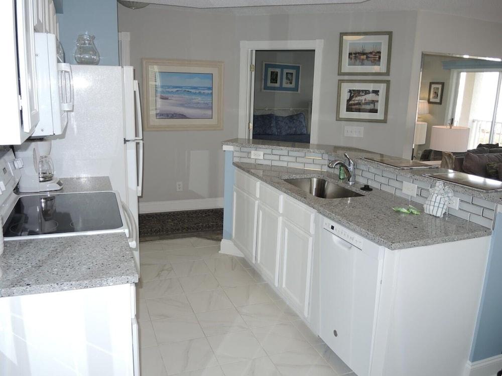 308m 1 Bedroom Condo by RedAwning