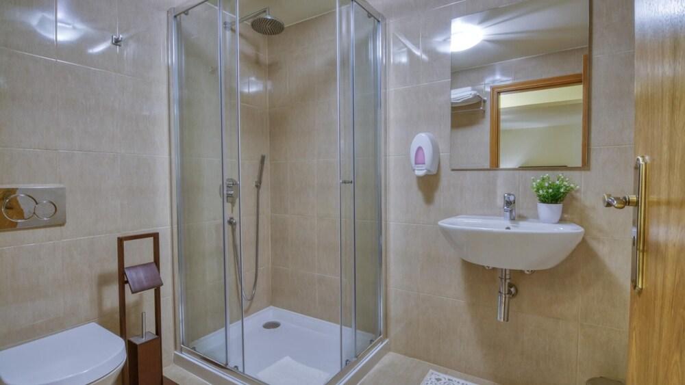 8-bed Villa in Vilamoura-sleeps-playground-pool