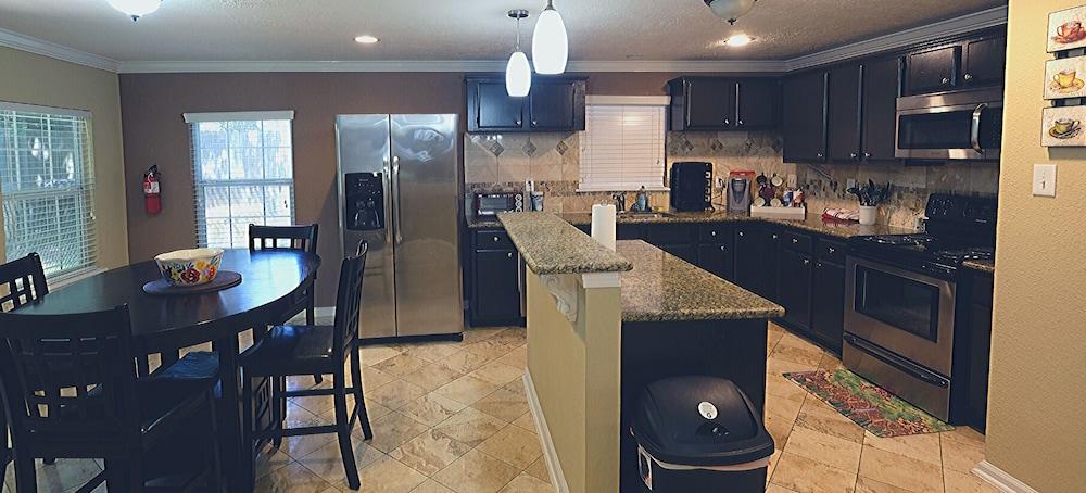 4Bdrm 2Bath 5Beds - NRG Rodeo - Big Home