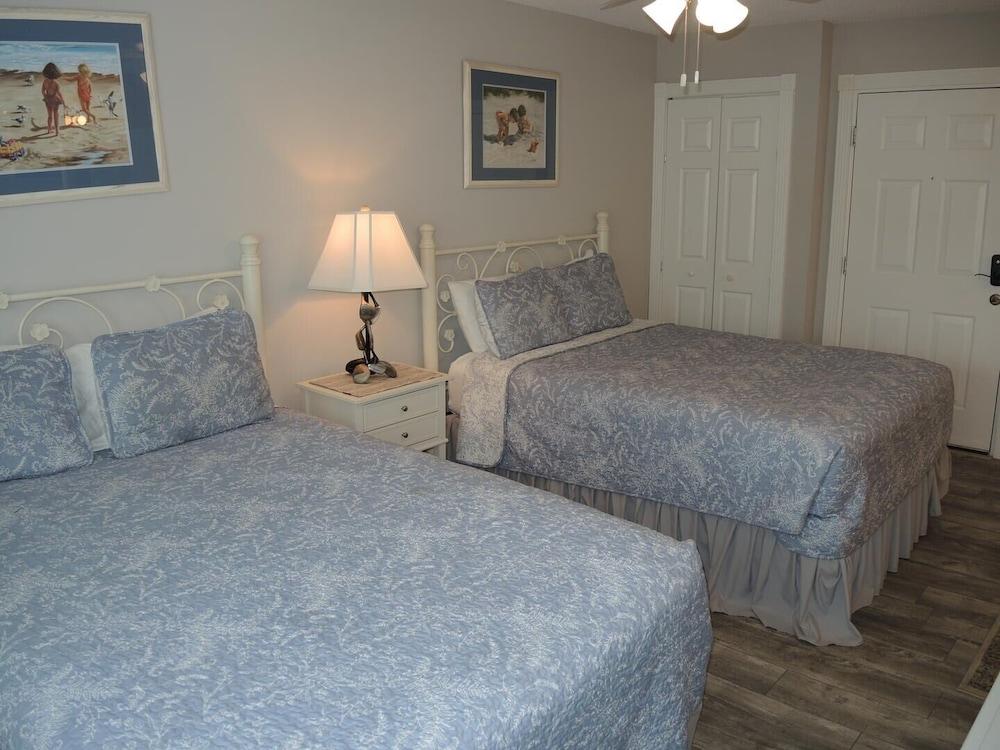 Brunswick Plantation Resort Villa 308 With Sleek Interior and Golf Course Onsite by Redawning