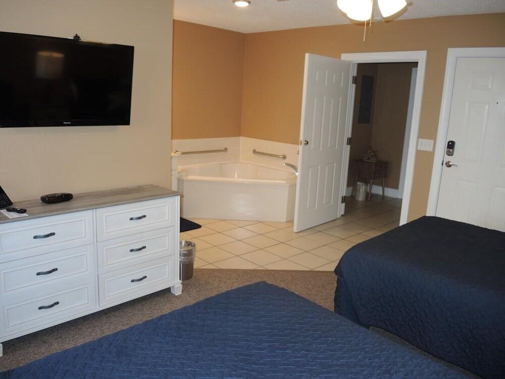 Lake View Golf Resort Villa 1301 Close to Beach in Calabash by Redawning