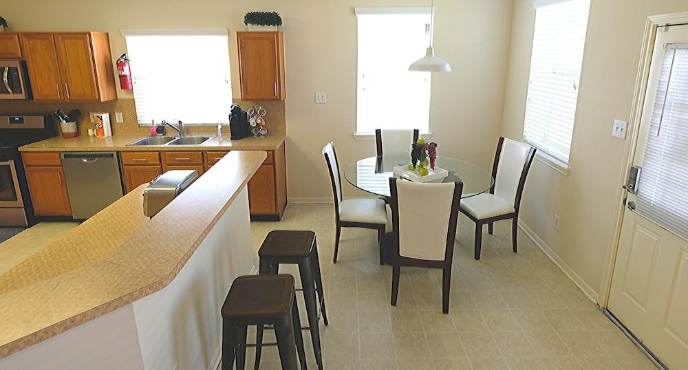 4Bdrm 2.5Bath 10Beds - Sugarland Fresno