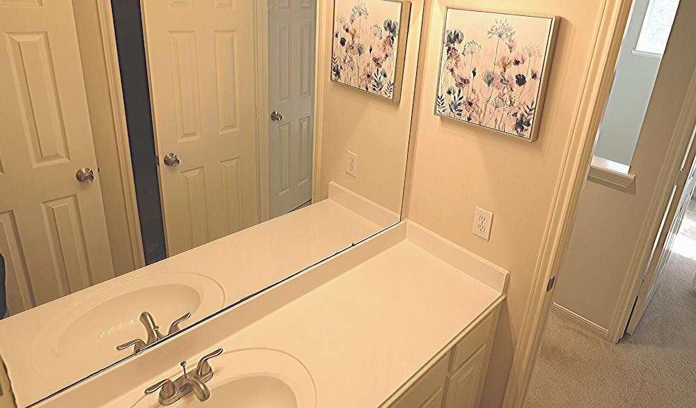 4Bdrm 2.5Bath 10Beds - Sugarland Fresno