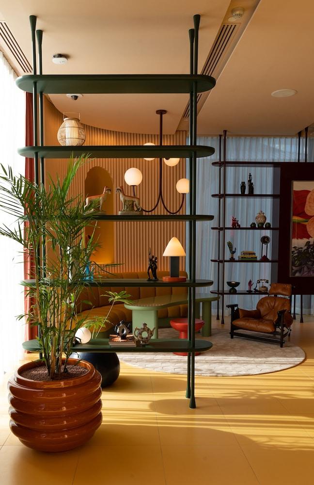 The Standard, Bangkok Mahanakhon