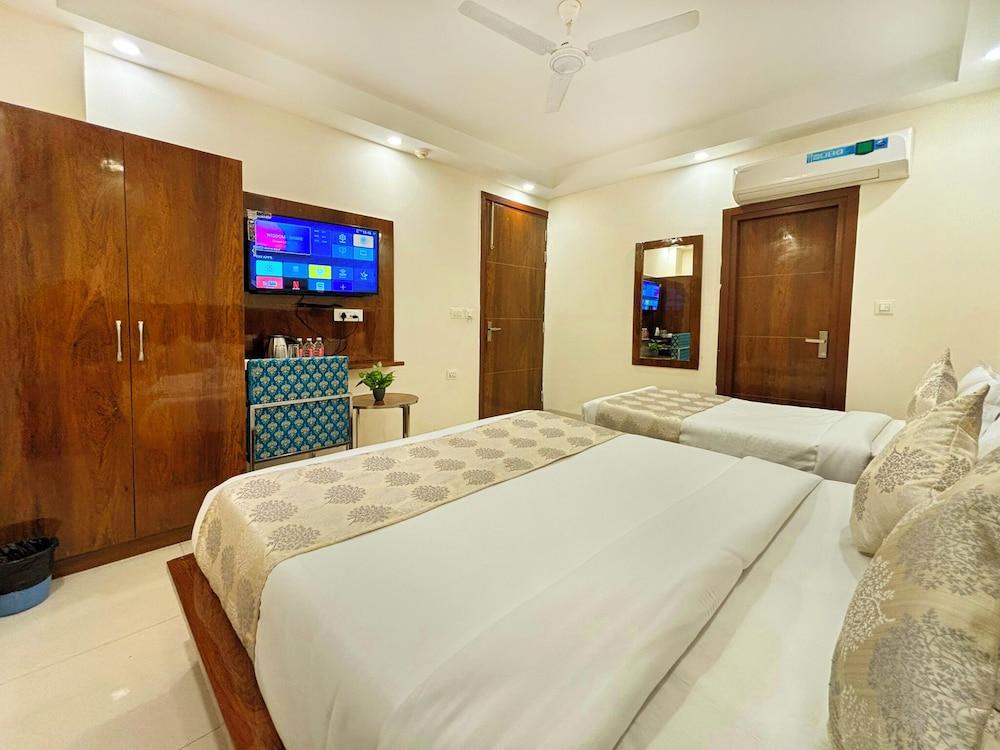 Hotel Emblem Suites By Denver, Delhi Airport