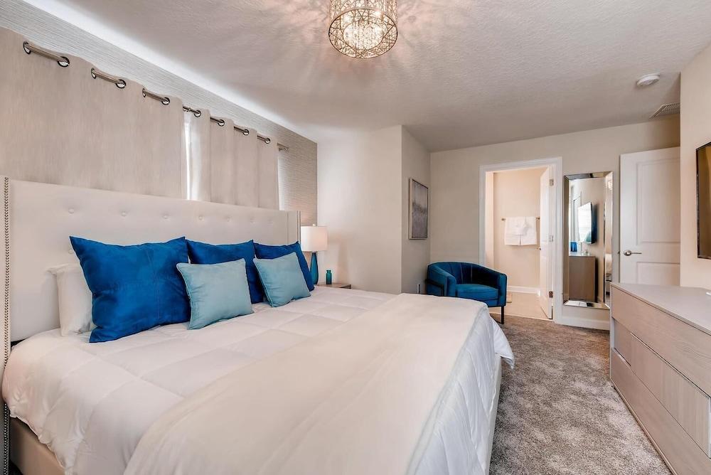 4825 LL - Storey Lake - 5bd/4ba Private Pool