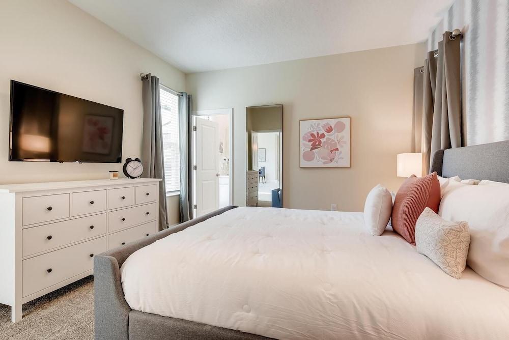 2751 BD -luxury 5BR Single Family - Private Pool