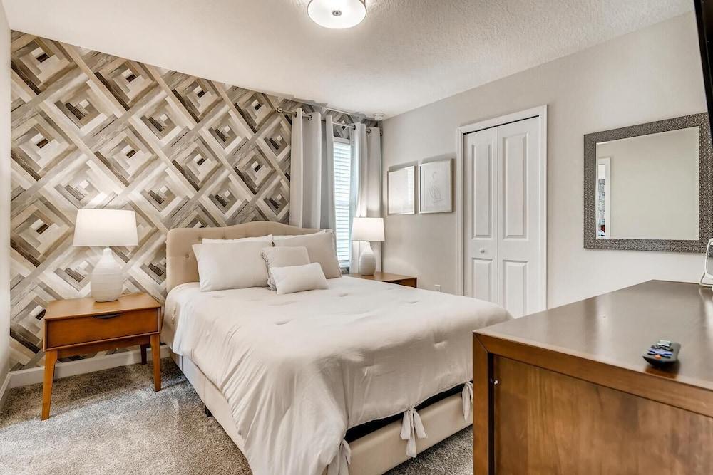 4507 NL Stunning 6br, Private Pool & Spa