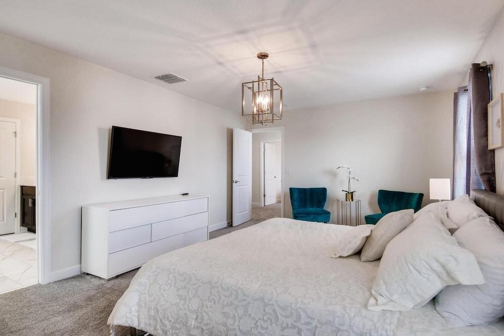 1552 MC - Vibrant Villa: Pools & Magic 6bds