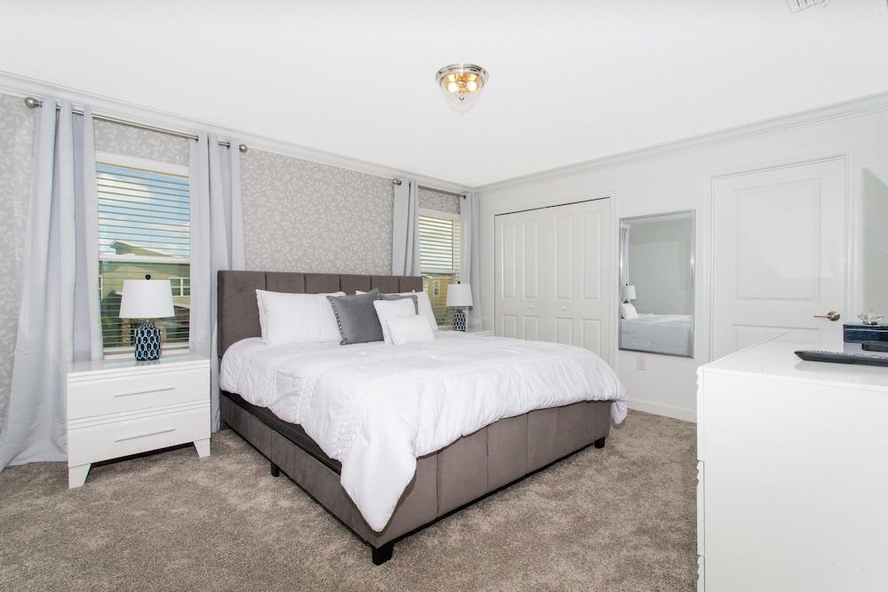 1056 LS - Luxury 4br/3ba - Champions Gate Bliss