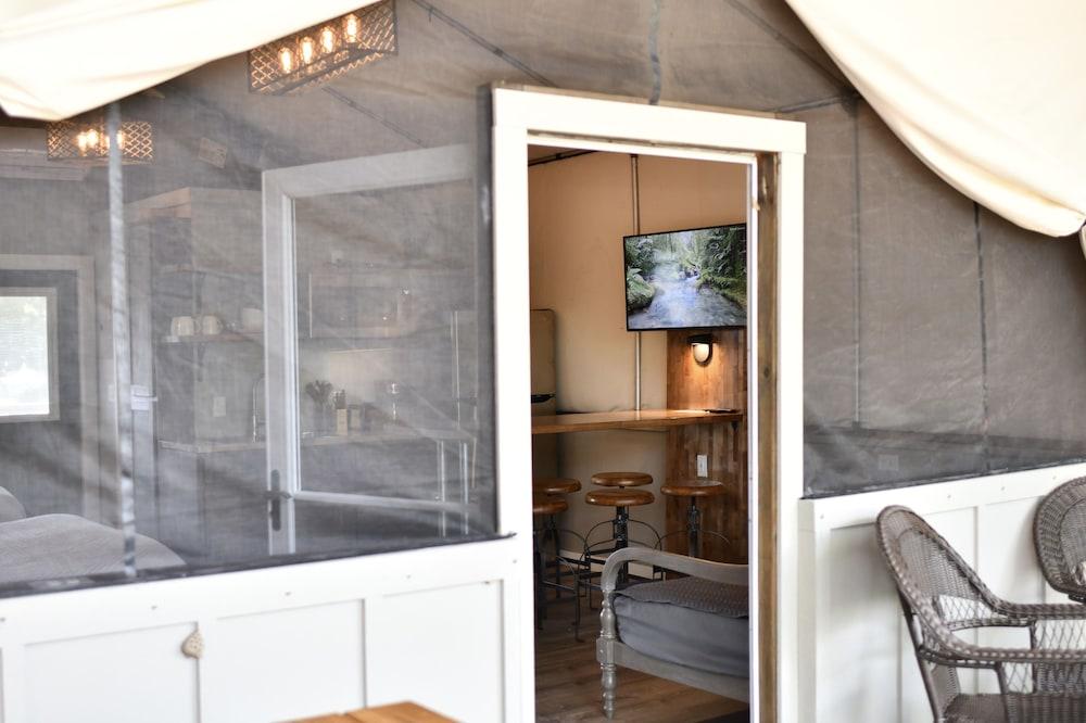 13 Son's Geronimo - Birdhouse Cabin