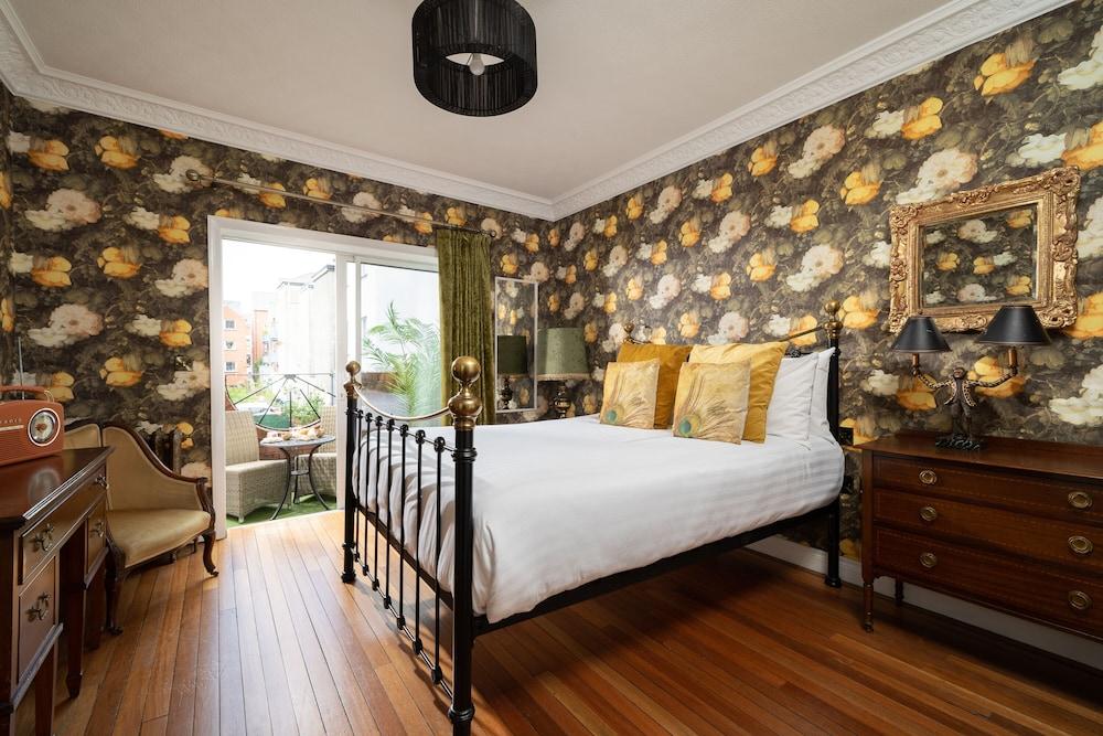 The Harrison Chambers of Distinction